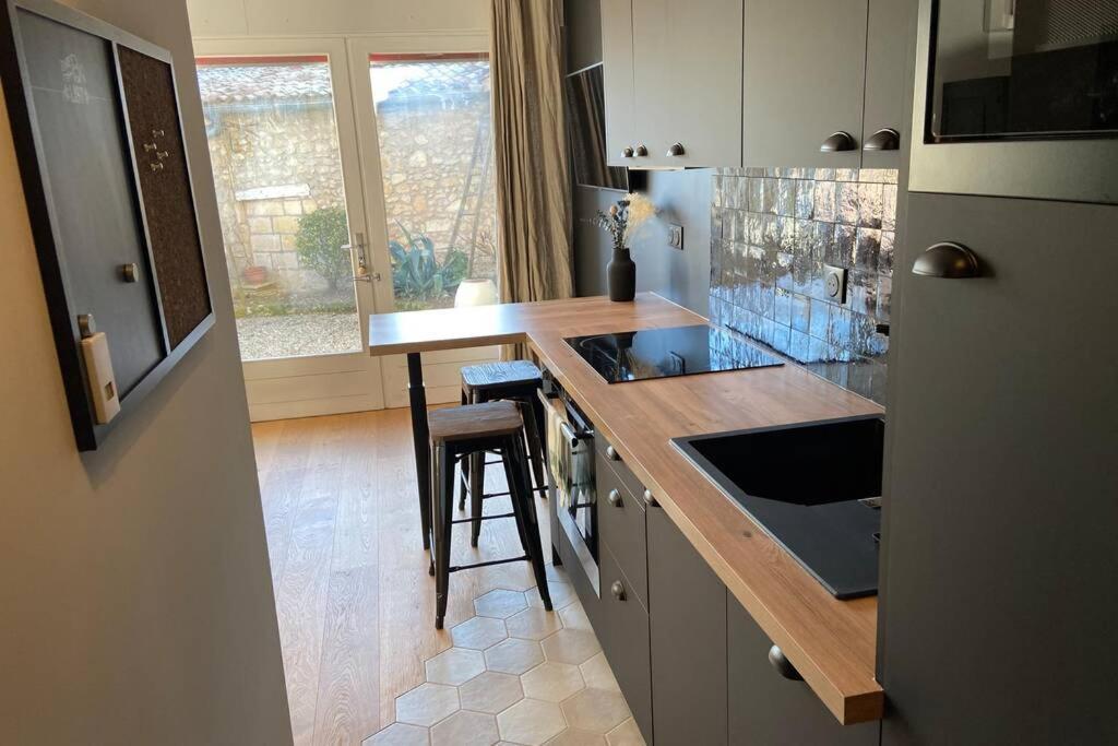 Le Clos Du Mesnil, Totalement Independant *