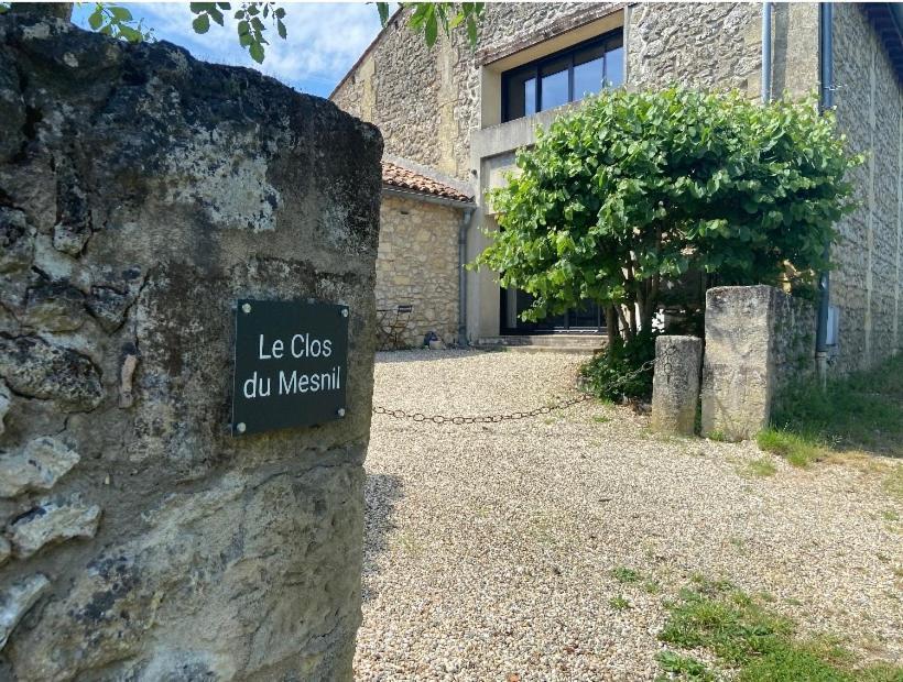 Le Clos Du Mesnil, Totalement Independant Le Tourne